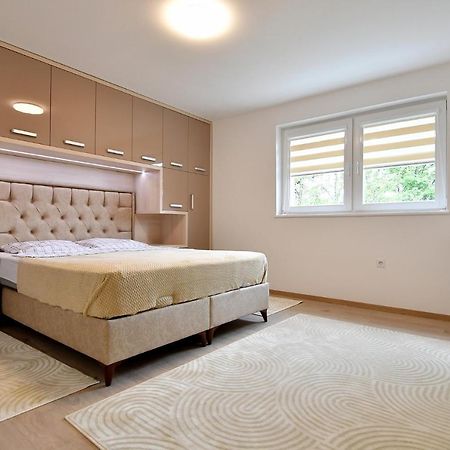 Garden Of Dreams & Free Private Parking Apartment Sarajevo Ngoại thất bức ảnh